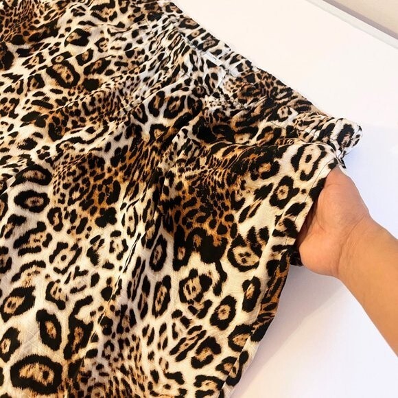 Women's Animal Printed Wide- Leg Pants Side Pockets - Plus Size - Picture 8 of 15
